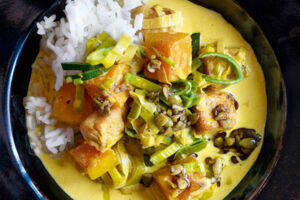 Kürbis-Schnitzel-Ragout mit Curry und Sahne