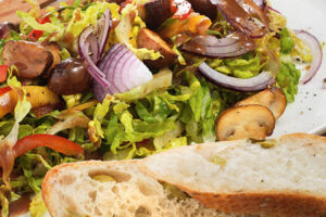 Romana-Paprika-Salat mit Pilzen