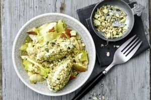 Chicorée-Birnen-Salat mit Gorgonzola-Nocken
