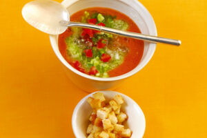 Kalte Tomaten-Gurken-Suppe