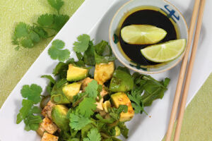 Grüner Salat mit Tofu