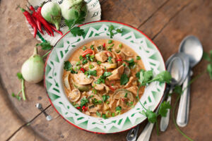 Rotes Thai-Curry mit Hähnchen