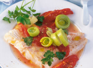 Kabeljau mit Lauch und Tomaten