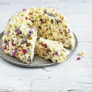 Popcorn-Cake mit Schokolinsen