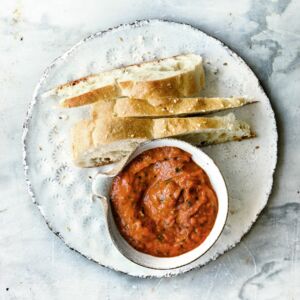 Paprikacreme mit Granatapfelsirup