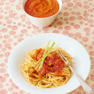 Gemüse-Fleisch-Nudel-Brei fürs Baby, Spaghetti-Bolognese für die Mutter