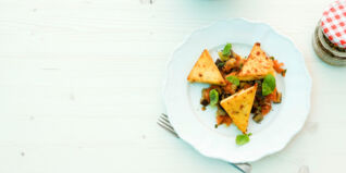 Polentaplätzchen mit Auberginenragout Polentaplätzchen mit Auberginenragout