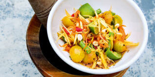 Papayasalat mit gerösteten Erdnüssen (Som Thamm Thai)