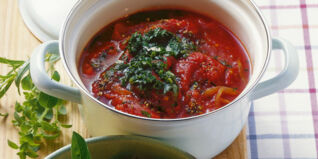 Tomaten-Sugo mit Kräutern Tomaten-Sugo mit Kräutern