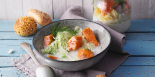 Spitzkohlsuppe mit Lachs