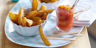 Selbstgemachte Pommes mit Tomatenchutney Küchenglossar Unterseiten Rezepte E-F