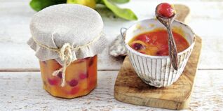 Quittenmus mit Cranberrys Quittenmus mit Cranberrys