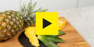 Ananas schneiden