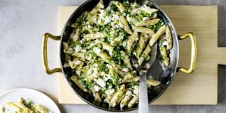 Penne mit Erbsen und Feta Penne mit Erbsen und Feta