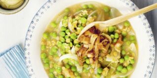 Erbsen-Linsen-Eintopf mit Tofuzwiebeln Erbsen-Linsen-Eintopf mit Tofuzwiebeln