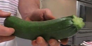 Zucchini richtig putzen und verarbeiten