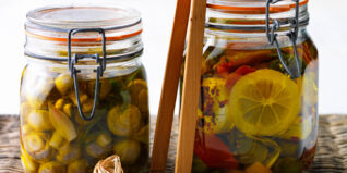 Sauer Einmachen Gemüse in Öl einlegen Sauer Einmachen Gemüse in Öl einlegen