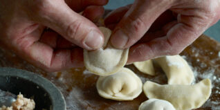 Nudeln selber machen Tortellini verschließen Nudeln selber machen Tortellini verschließen