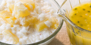 Kokosmilchreis mit Passionsfruchtsauce