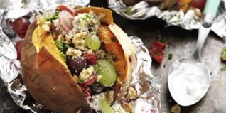 Süßkartoffel-Kumpir mit Käsedip Süßkartoffel-Kumpir mit Käsedip