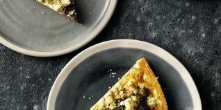 Schafskäse-Zucchini-Quiche mit Rehrücken-Minutensteaks Schafskäse-Zucchini-Quiche mit Rehrücken-Minutensteaks