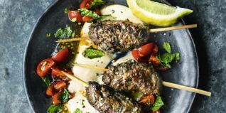 Rinder-Köfte mit  Tahin und Salsa