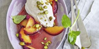 Ingwer-Tofu-Creme mit Honigpflaumen Ingwer-Tofu-Creme mit Honigpflaumen