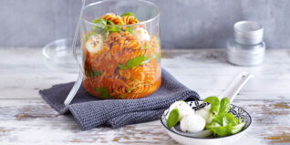 Nudeln mit Tomatensauce Nudeln mit Tomatensauce