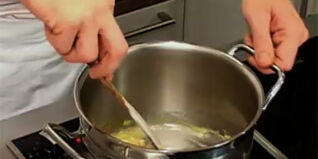 Mehlschwitze einfach und richtig zubereiten