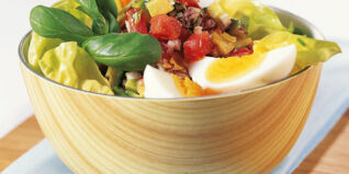 Basic cooking: Salat mit Ei und Avocado