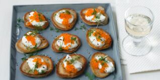Blini mit Forellenkaviar Blini mit Forellenkaviar