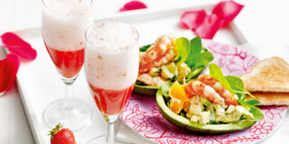 Fruchtiger Avocado-Garnelen-Cocktail