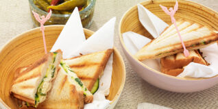 Zucchini-Feta-Toasts Zucchini-Feta-Toasts