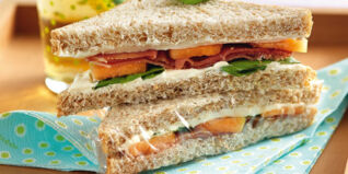 Schinken-Melonen-Tramezzini Schinken-Melonen-Tramezzini