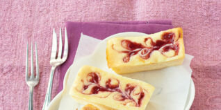 Käsekuchen mit Konfitüre Käsekuchen mit Konfitüre