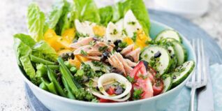 Nizza-Salat mit Sardellenvinaigrette