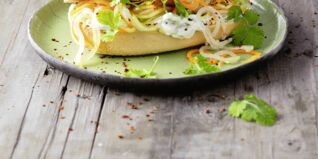 Bánh mì mit eingelegten Gemüsenudeln