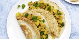 Dosas mit Kartoffelfüllung Dosas mit Kartoffelfüllung