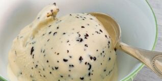 Pumpernickel-Eiscreme Pumpernickel-Eiscreme