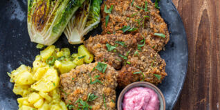 Hirsch-Schnitzel-Kartoffelsalat-Romanasalat-5106 Hirsch-Schnitzel-Kartoffelsalat-Romanasalat-5106