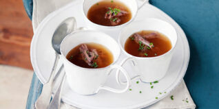 Kr&auml;ftige Ochsenschwanzbr&uuml;he