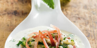 Weißweinsuppe mit Zimt-Brotwürfeln