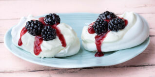 Mascarpone-Baisers mit Brombeeren Mascarpone-Baisers mit Brombeeren