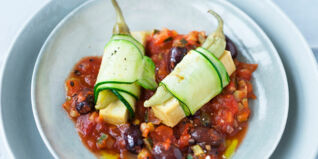 Tofupäckchen im Zucchinimantel Tofupäckchen im Zucchinimantel