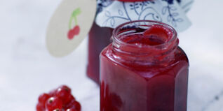Sommerküche, Französische Kirsch-Johannisbeer-Konfitüre Johannisbeeren Unterseite Rezepte Konfitüren