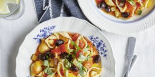 Ratatouille-Pasta mit Oliven