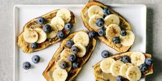Süßkartoffel-Toast mit Obst Süßkartoffel-Toast mit Obst