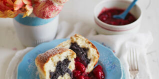 Mohnbuchteln mit Rotweinkirschen