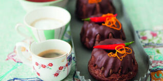 MACADAMIA-CHILI-GUGLHUPF