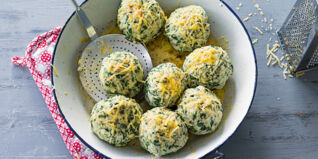 Spinatknödel mit Nussbutter Spinatknödel mit Nussbutter